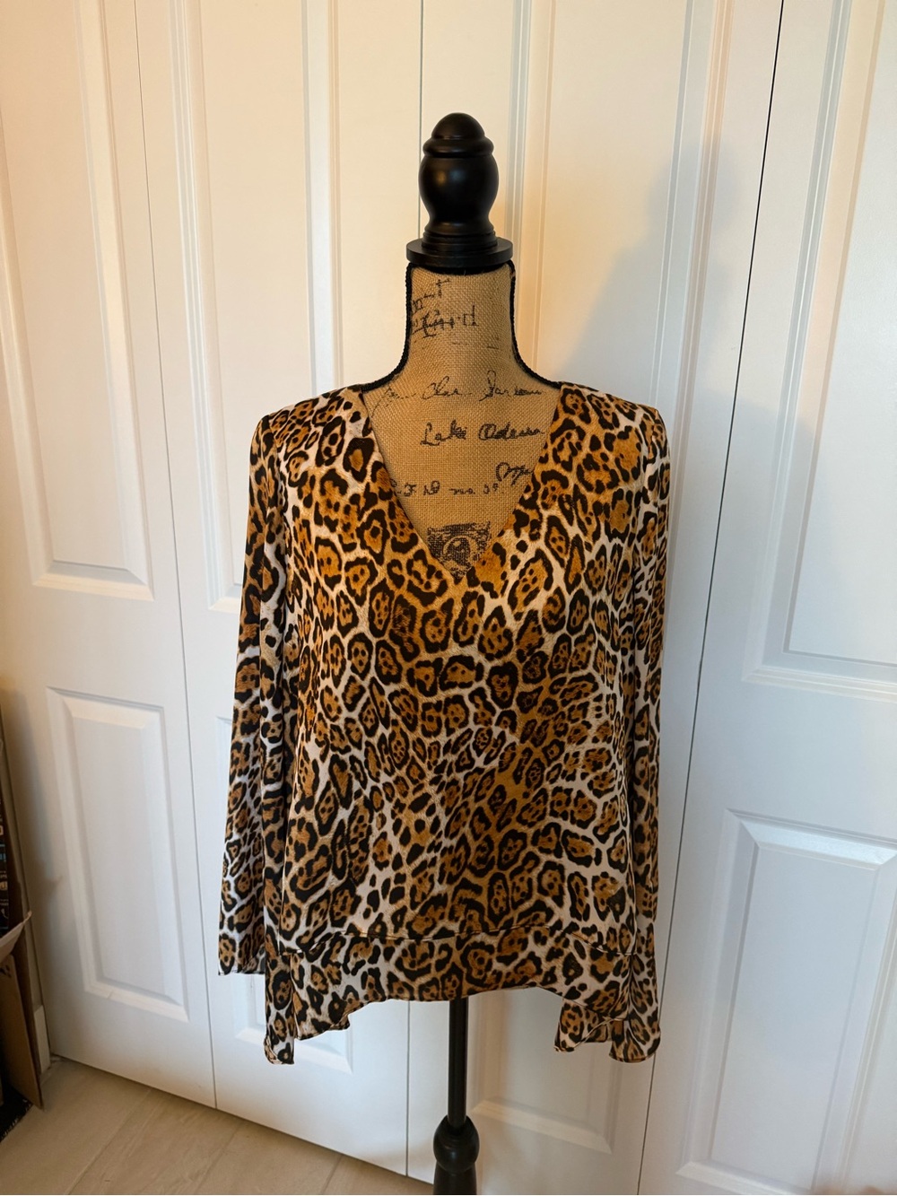 Boston Proper Leopard Print V-Neck Women's Top